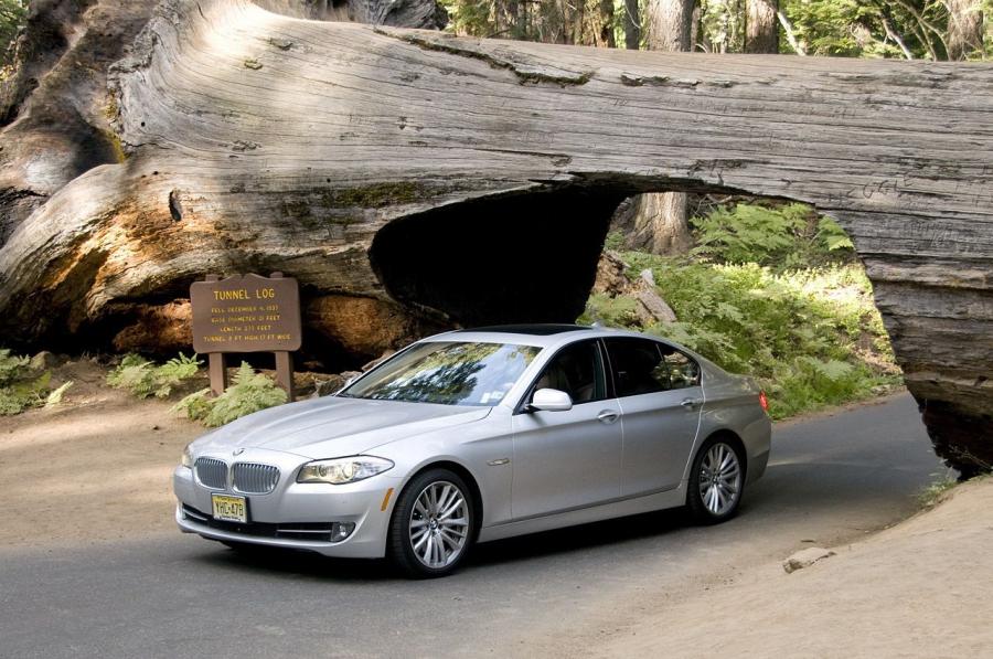  BMW 550i 2011 года  (фото 1 из 51)
